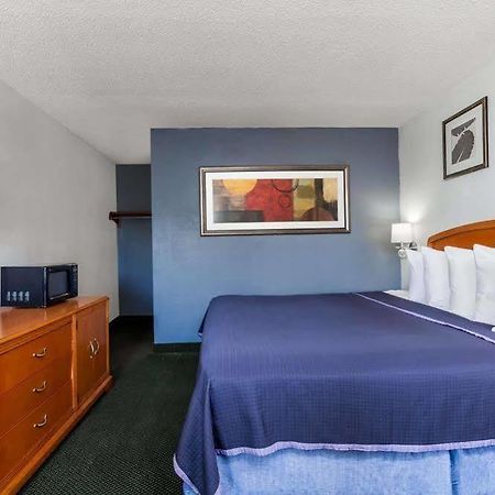 Super 8 By Wyndham Orlando Near Florida Mall Williamsburg ภายนอก รูปภาพ