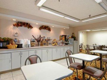 Super 8 By Wyndham Orlando Near Florida Mall Williamsburg ภายนอก รูปภาพ