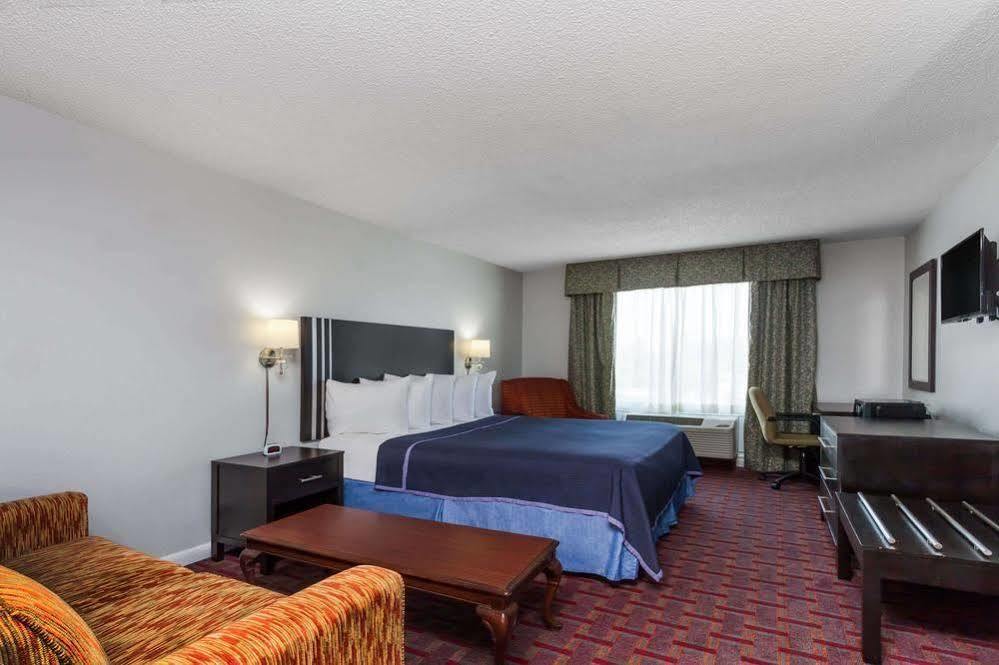 Super 8 By Wyndham Orlando Near Florida Mall Williamsburg ภายนอก รูปภาพ