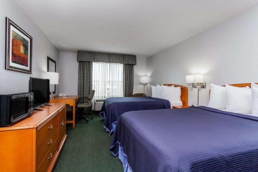 Super 8 By Wyndham Orlando Near Florida Mall Williamsburg ภายนอก รูปภาพ