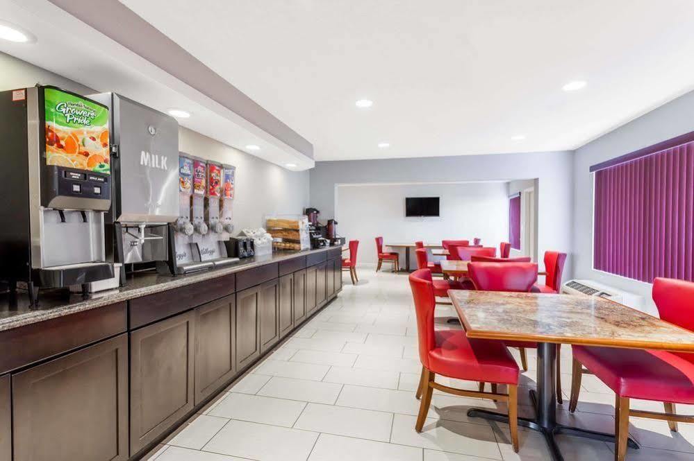Super 8 By Wyndham Orlando Near Florida Mall Williamsburg ภายนอก รูปภาพ